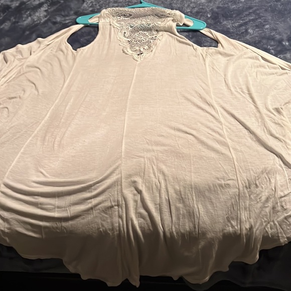 Sleeveless - Picture 2 of 3